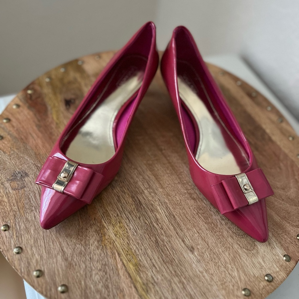 Coach Pink Patent Leather Point Toe Heels with Bow Accent Size 6 - Picture 2 of 5